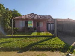 Casa com 03 dormitórios no bairro Feitoria  