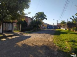 Casa com 03 dormitórios no bairro Feitoria  
