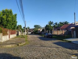 Casa com 03 dormitórios no bairro Feitoria  