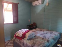 Casa com 03 dormitórios no bairro Feitoria  