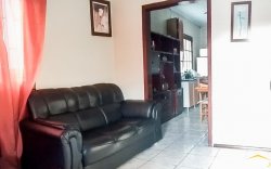 Casa com 03 dormitórios no bairro Vila Nova  