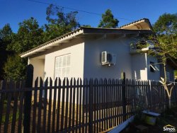 Casa com 03 dormitórios no bairro São José 
