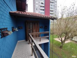 Sobrado com 04 dormitórios no bairro Vila Nova  