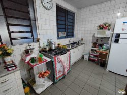 Sobrado com 04 dormitórios no bairro Vila Nova  