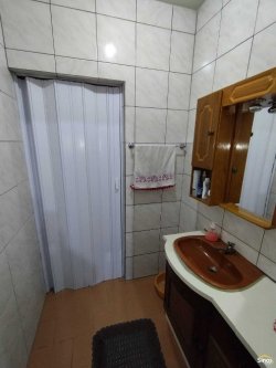 Sobrado com 04 dormitórios no bairro Vila Nova  