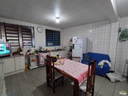Sobrado com 04 dormitórios no bairro Vila Nova  