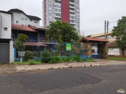 Sobrado com 04 dormitórios no bairro Vila Nova  