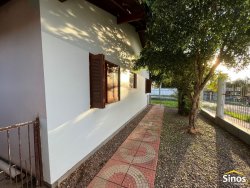 Casa com 03 dormitórios no bairro Feitoria 