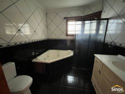 Casa com 03 dormitórios no bairro Feitoria 