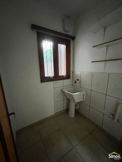 Casa com 03 dormitórios no bairro Feitoria 