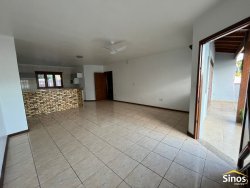 Casa com 03 dormitórios no bairro Feitoria 