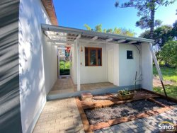 Casa com 03 dormitórios na principal de Lomba Grande 