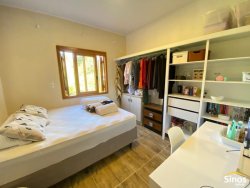 Casa com 03 dormitórios na principal de Lomba Grande 
