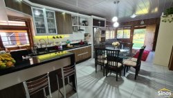 Sítio com 1.388m² no bairro Lomba Grande  