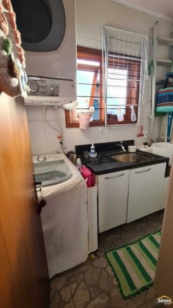 Sítio com 1.388m² no bairro Lomba Grande  