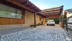Sítio com 1.388m² no bairro Lomba Grande  