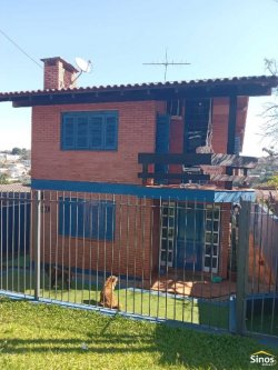 Sobrado com 04 dormitórios no bairro Ideal 