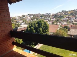 Sobrado com 04 dormitórios no bairro Ideal 