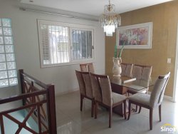 Casa com 03 dormitórios e prédio comercial no bairro Rondônia  