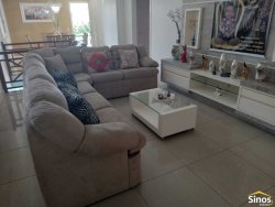 Casa com 03 dormitórios e prédio comercial no bairro Rondônia  