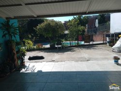 Casa com 03 dormitórios e prédio comercial no bairro Rondônia  