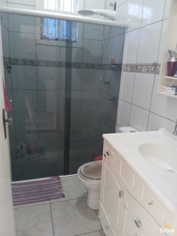 Casa com 03 dormitórios e prédio comercial no bairro Rondônia  