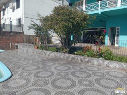 Casa com 03 dormitórios e prédio comercial no bairro Rondônia  