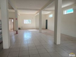 Casa com 03 dormitórios e prédio comercial no bairro Rondônia  