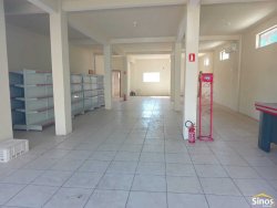Casa com 03 dormitórios e prédio comercial no bairro Rondônia  