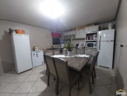 Sobrado com 02 dormitórios e sala comercial no bairro Campina  