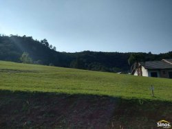 Sítio com 1.000,00m² no Condomínio Country Village 