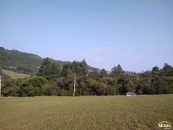 Sítio com 1.000,00m² no Condomínio Country Village 