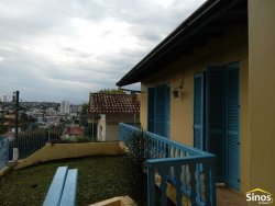 Casa com 03 dormitórios no bairro Ideal 