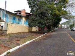Casa com 03 dormitórios no bairro Ideal 
