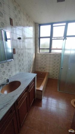 Casa de alvenaria com 04 dormitórios no Bairro Ideal 
