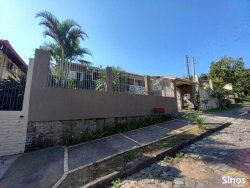 Casa com 03 dormitórios no bairro Feitoria 