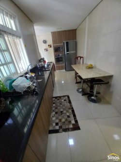 Casa com 03 dormitórios no bairro Feitoria 