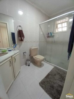 Casa com 03 dormitórios no bairro Feitoria 