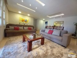 Casa com 03 dormitórios no bairro Feitoria 