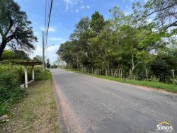 Terreno com construção no bairro Lomba Grande  