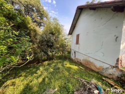 Terreno com construção no bairro Lomba Grande  