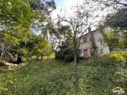 Terreno com construção no bairro Lomba Grande  