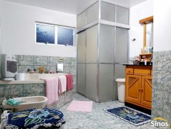 Casa com 04 dormitórios no bairro Rondônia  