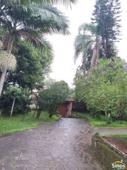 Casa com 04 dormitórios no bairro Rondônia  