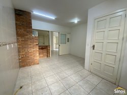 Casa com 02 dormitórios no bairro Vila Nova 