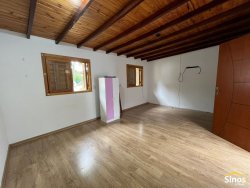 Casa com 02 dormitórios para locação em Lomba Grande 