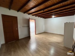 Casa com 02 dormitórios para locação em Lomba Grande 