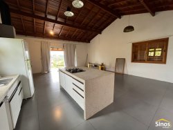 Casa com 02 dormitórios para locação em Lomba Grande 