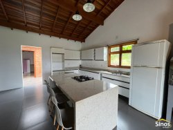 Casa com 02 dormitórios para locação em Lomba Grande 