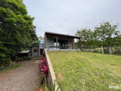 Casa com 02 dormitórios para locação em Lomba Grande 